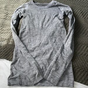 Lululemon workout long sleeve
